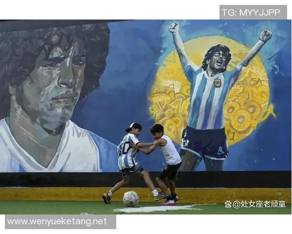 一生未曾捧起金杯的足球巨星们他们的传奇与遗憾